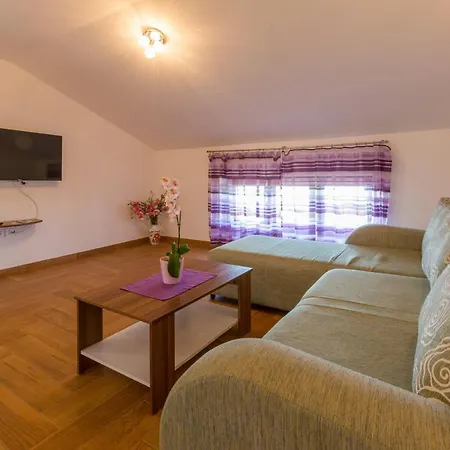 Jasminka Loncaric * Crikvenica