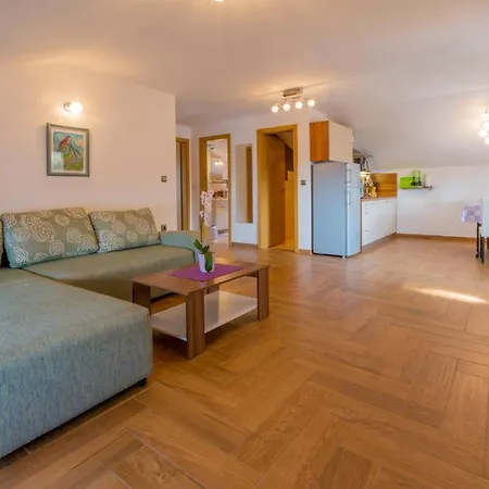 Jasminka Loncaric Lejlighed