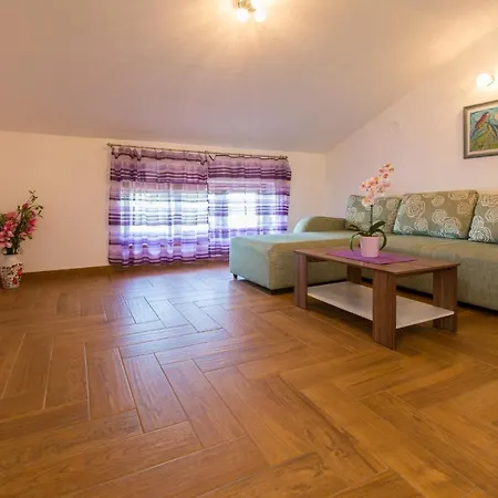 Jasminka Loncaric Lejlighed