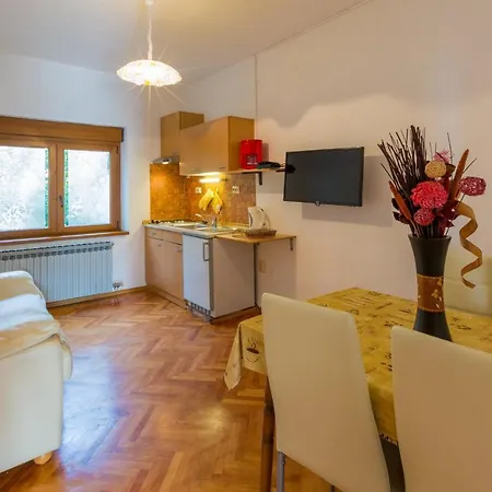 Jasminka Loncaric アパート *