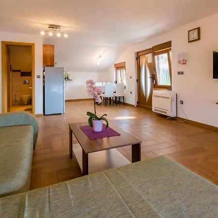 Jasminka Loncaric アパート